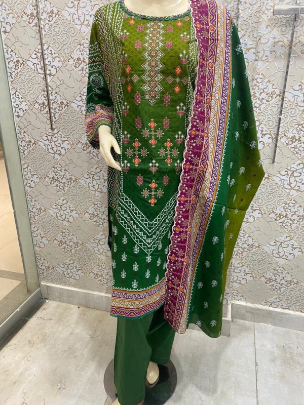 Elevate your style with Embroidered Chicken Kari Cutwork Dupatta 3-Piece Stitched Set - Image 2