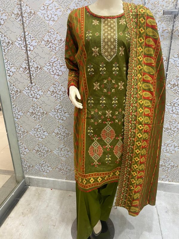 Elevate your style with Embroidered Chicken Kari Cutwork Dupatta 3-Piece Stitched Set - Image 5