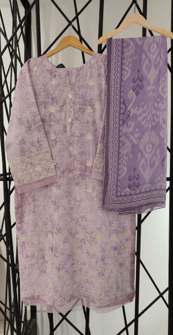 NAIRA Chikankari Emb Bana Dora Lawn 3Pec Coll'25 - Image 8